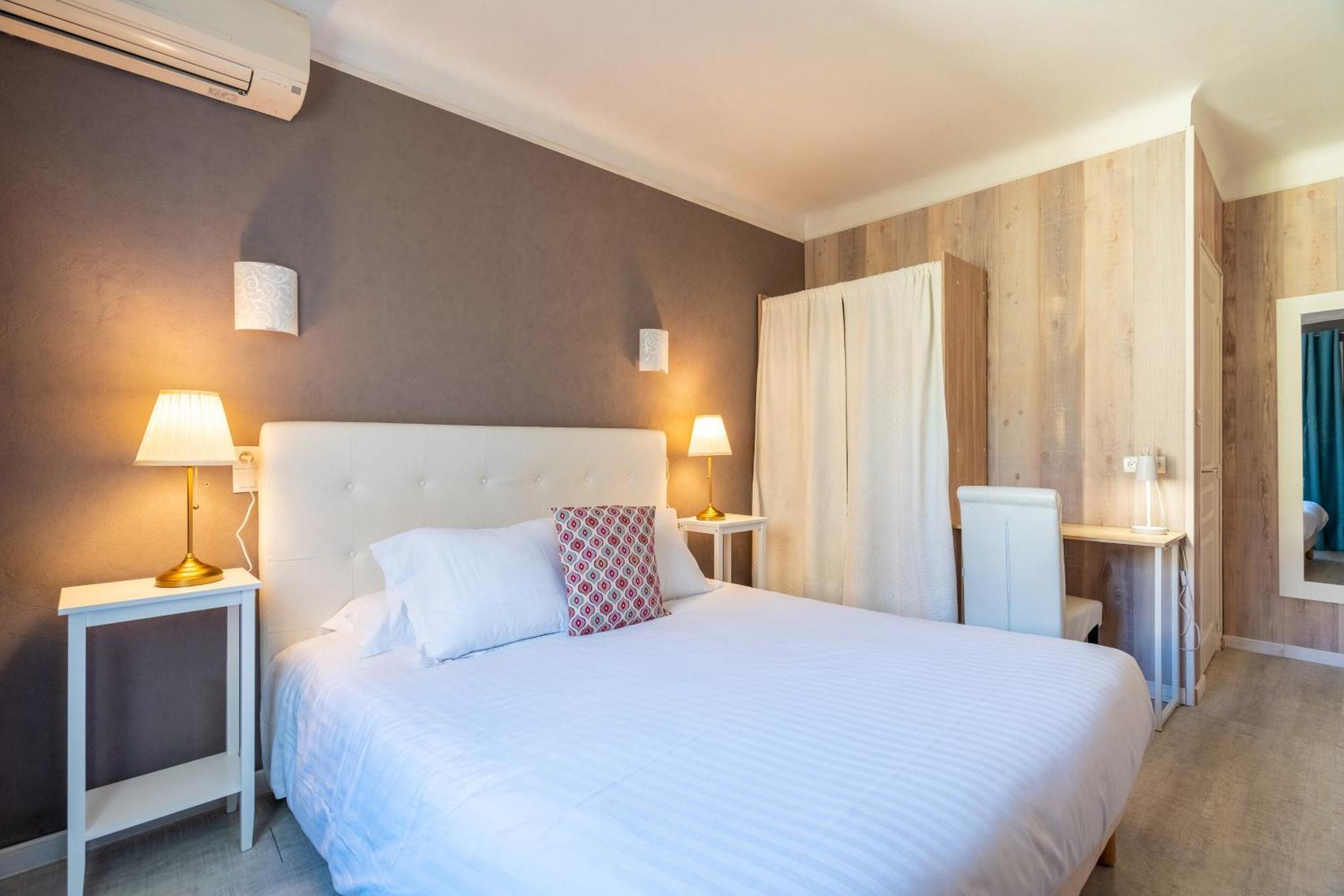 Hotel Vendome Salon-de-Provence Kamer foto