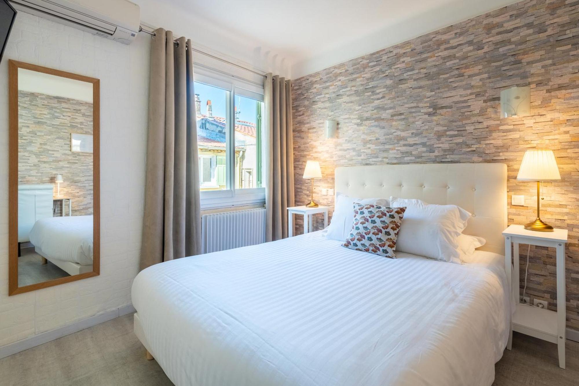 Hotel Vendome Salon-de-Provence Kamer foto